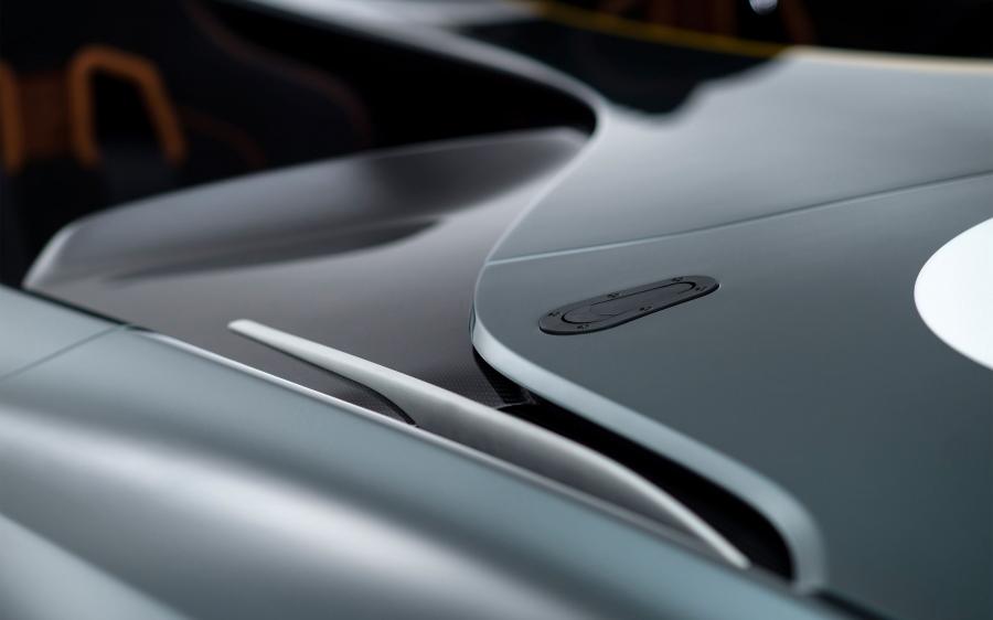 Детали экстерьера Aston Martin CC100 Speedster Concept 2013 года  (фото 26 из 45)